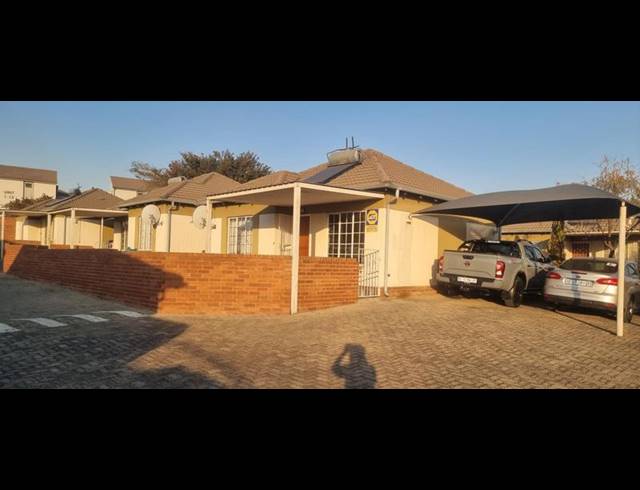 2 BEDROOM TOWNHOUSE FOR SALE IN THE REEDS